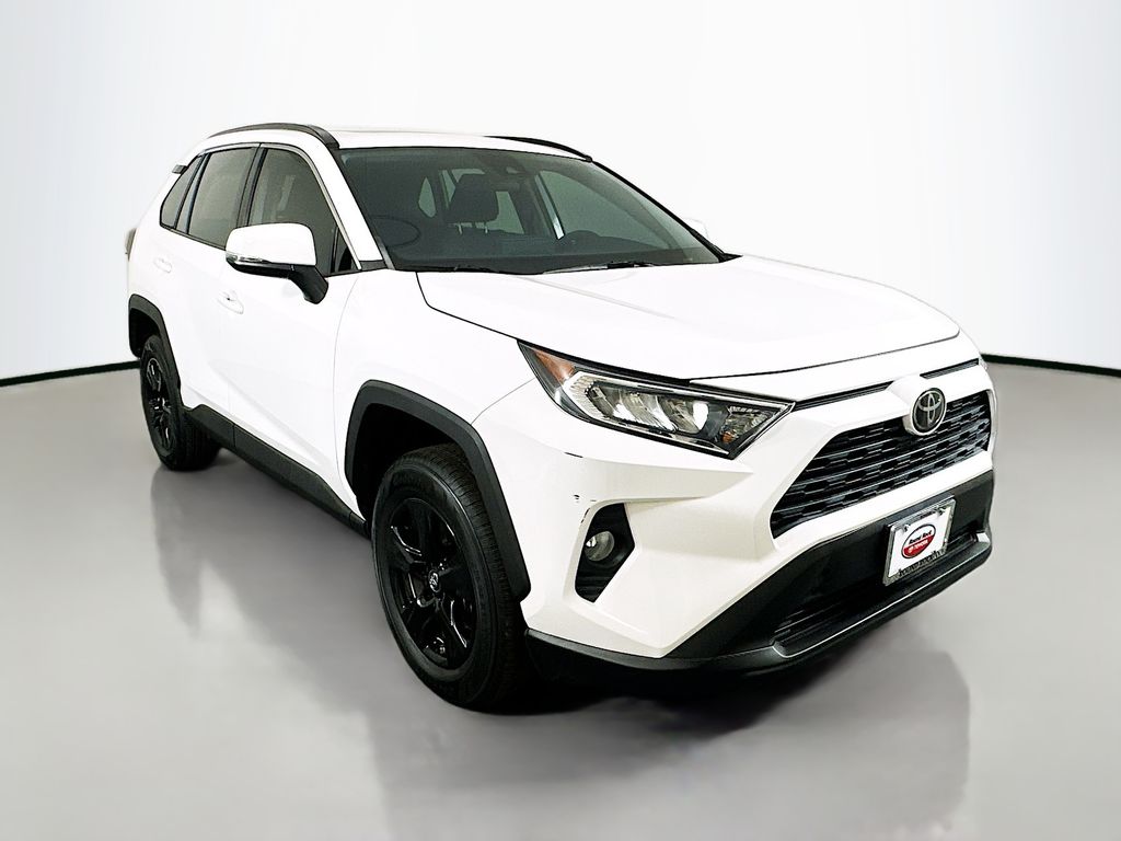 2019 Toyota RAV4 XLE 3