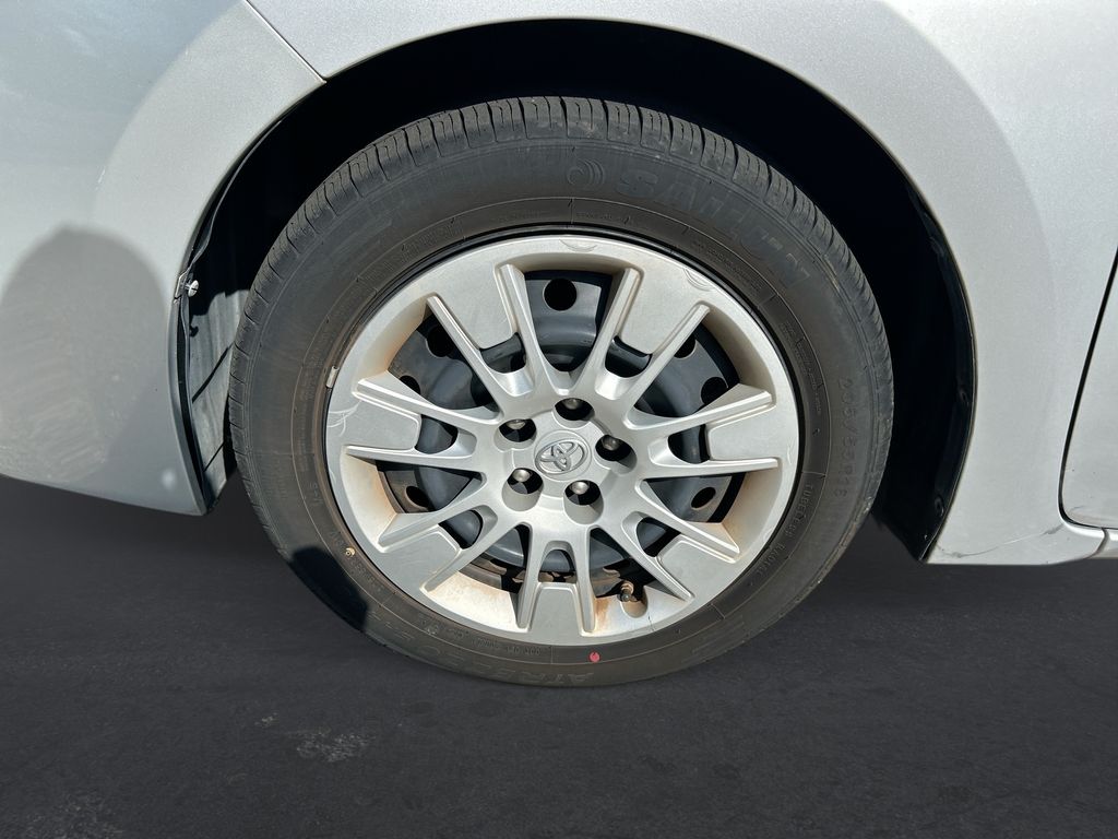 Thumbnail: 2015 Toyota Corolla - 10