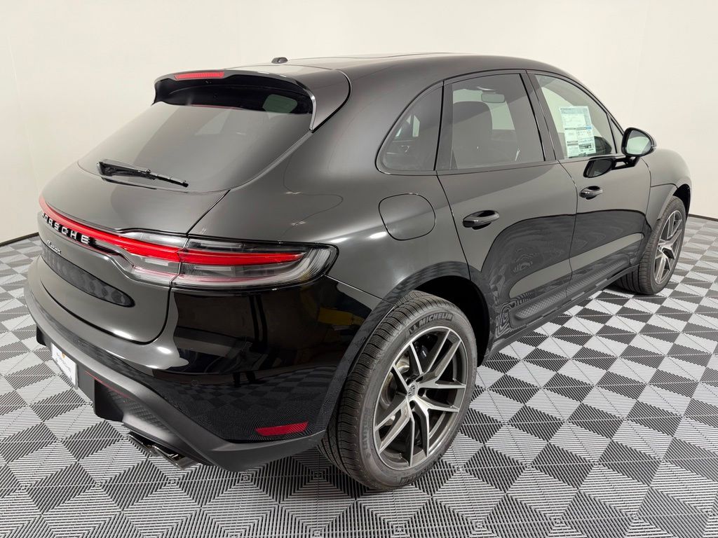 Thumbnail: 2026 Porsche Macan - 10