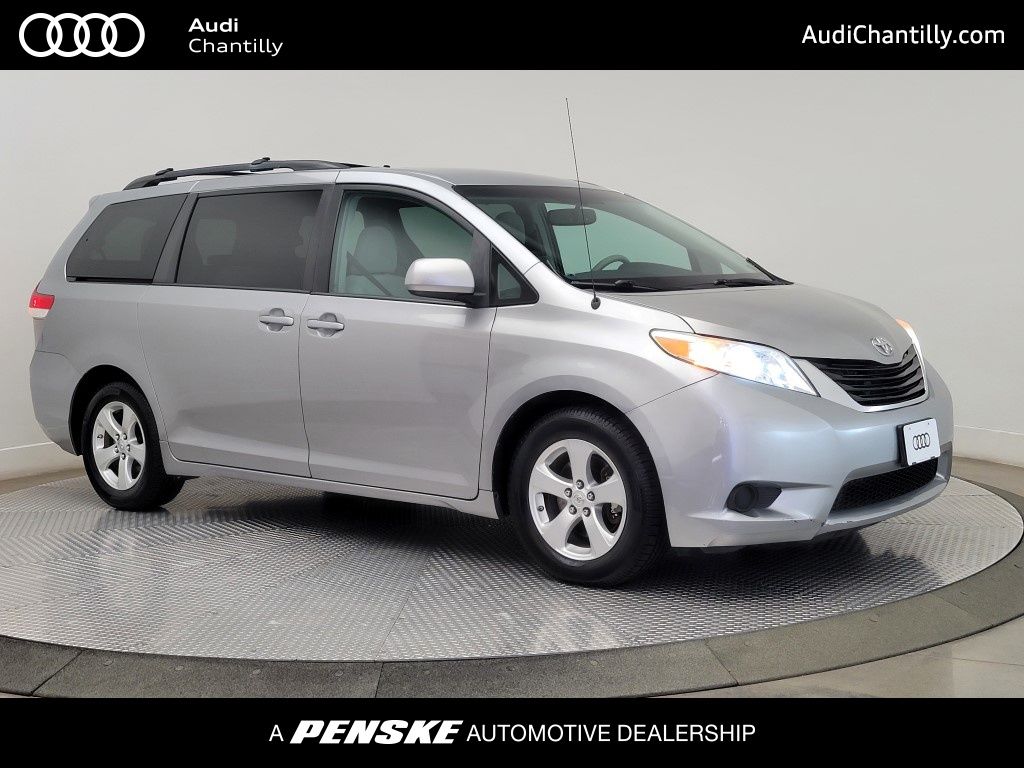2014 Toyota Sienna LE -
                  Chantilly, VA
