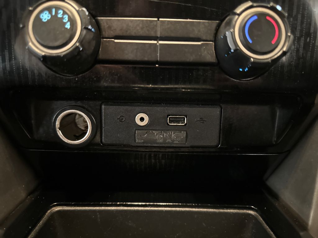 Used 2010 White Ford XLT image 27