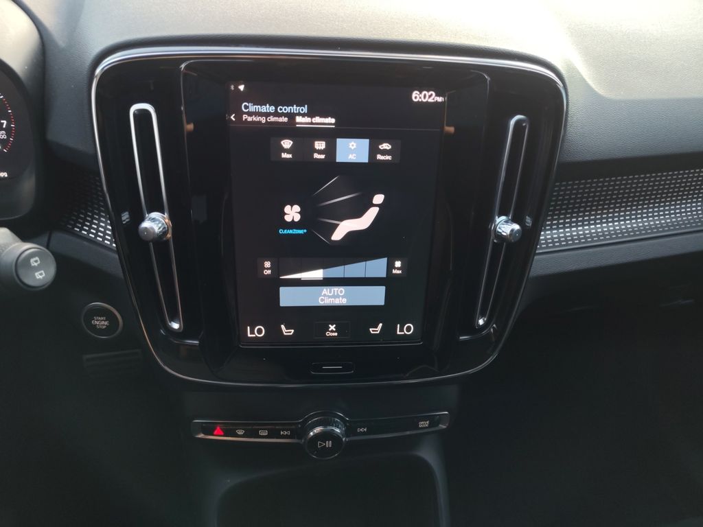 Used Car 2022 Volvo Xc40  R-design For Sale Under $30,000 In Austin, Texas