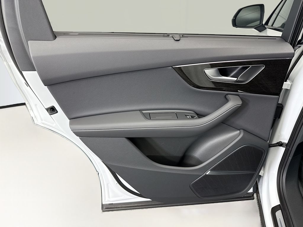 Thumbnail: 2026 Audi Q7 - 27