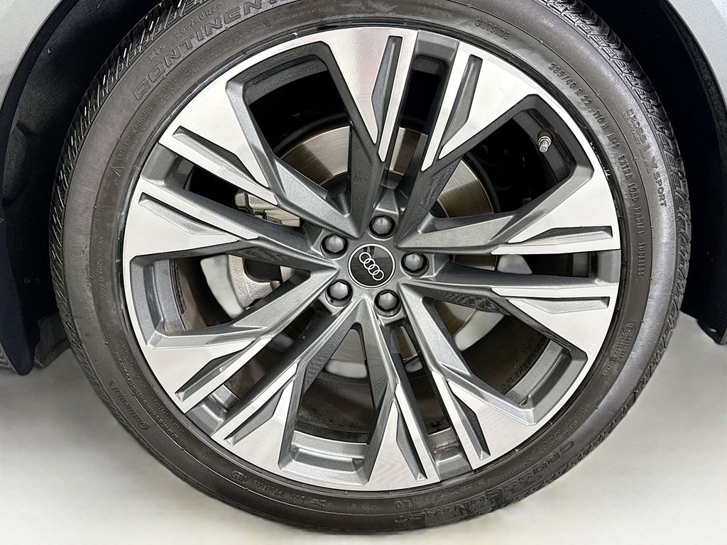 Thumbnail: 2025 Audi Q8 - 30