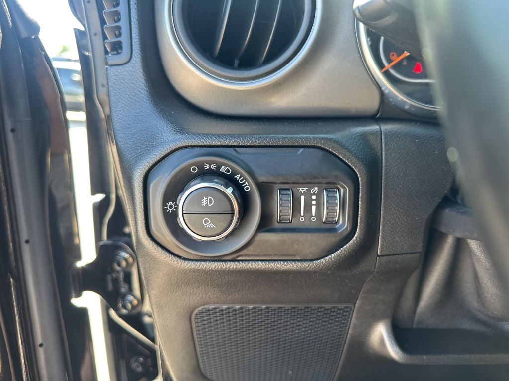 Used Car 2022 Jeep Gladiator  For Sale Under $30,000 In Austin, Texas