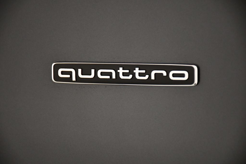 Thumbnail: 2025 Audi Q5 - 10