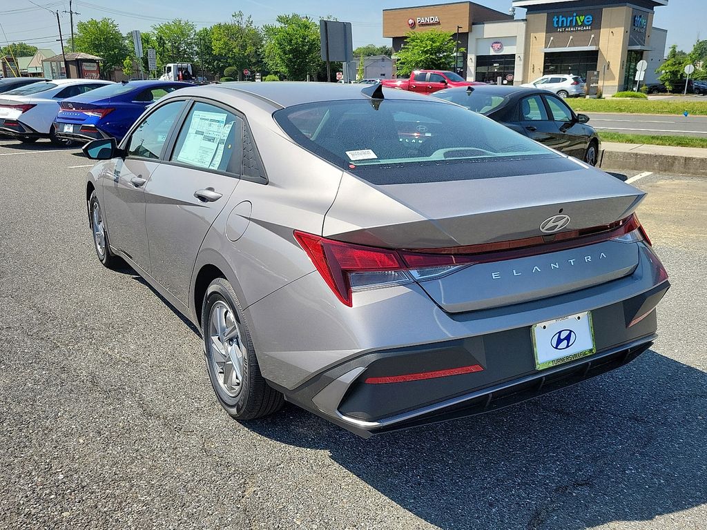 Thumbnail: 2025 Hyundai Elantra - 3