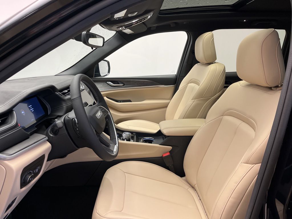 Thumbnail: 2024 Jeep Grand Cherokee - 12