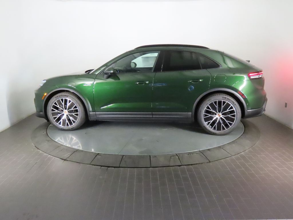 Thumbnail: 2026 Porsche Macan - 2