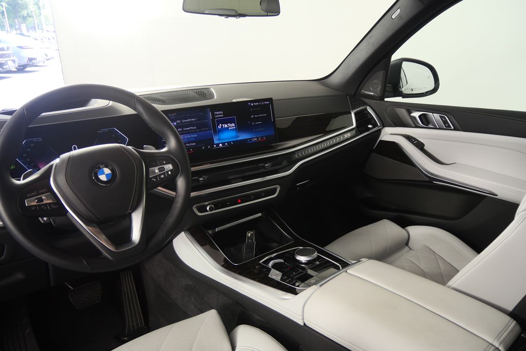 Thumbnail: 2025 BMW X5 - 12