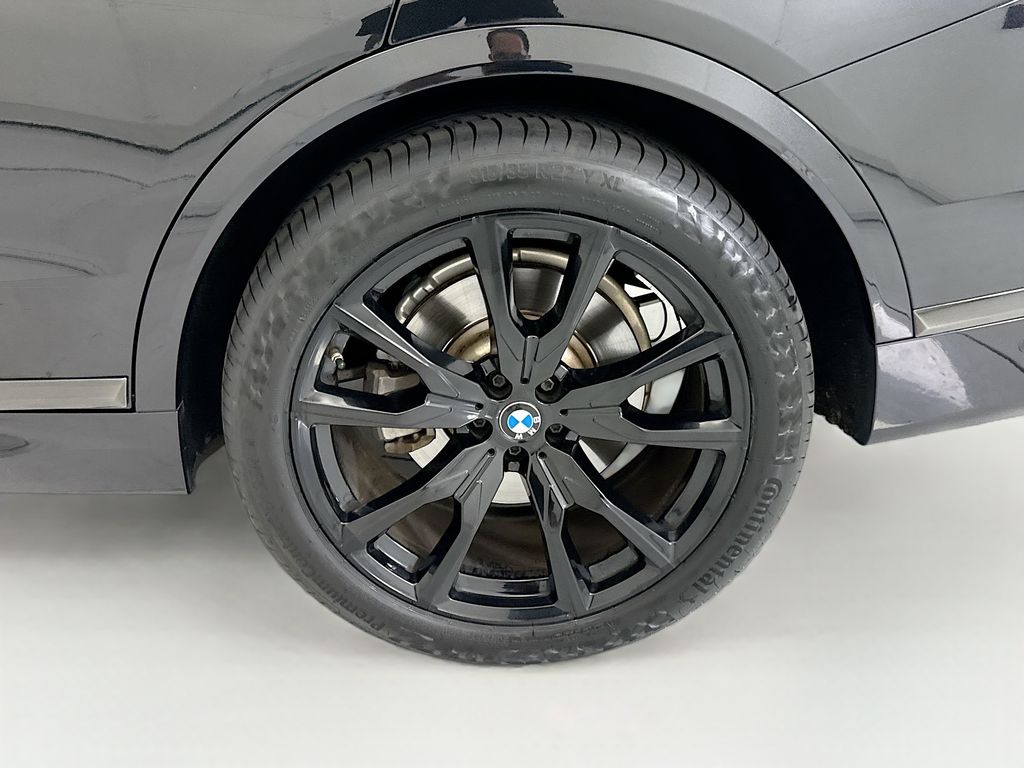 Thumbnail: 2021 BMW X7 - 30