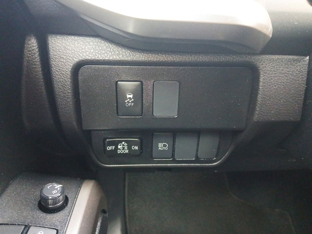 Used Car 2022 Toyota Tacoma  Sr5 For Sale Under $30,000 In Austin, Texas