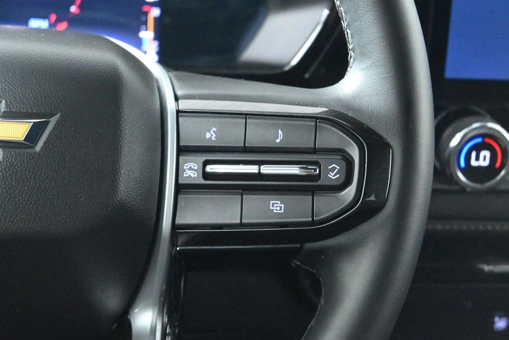 Thumbnail: 2023 Chevrolet Colorado - 17