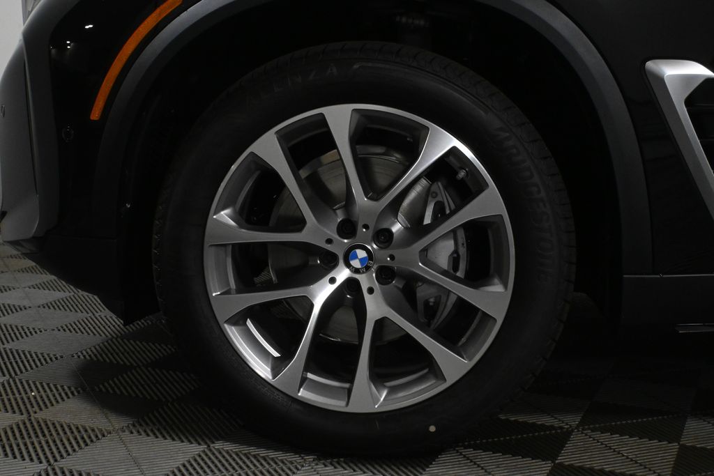 Thumbnail: 2026 BMW X5 - 12