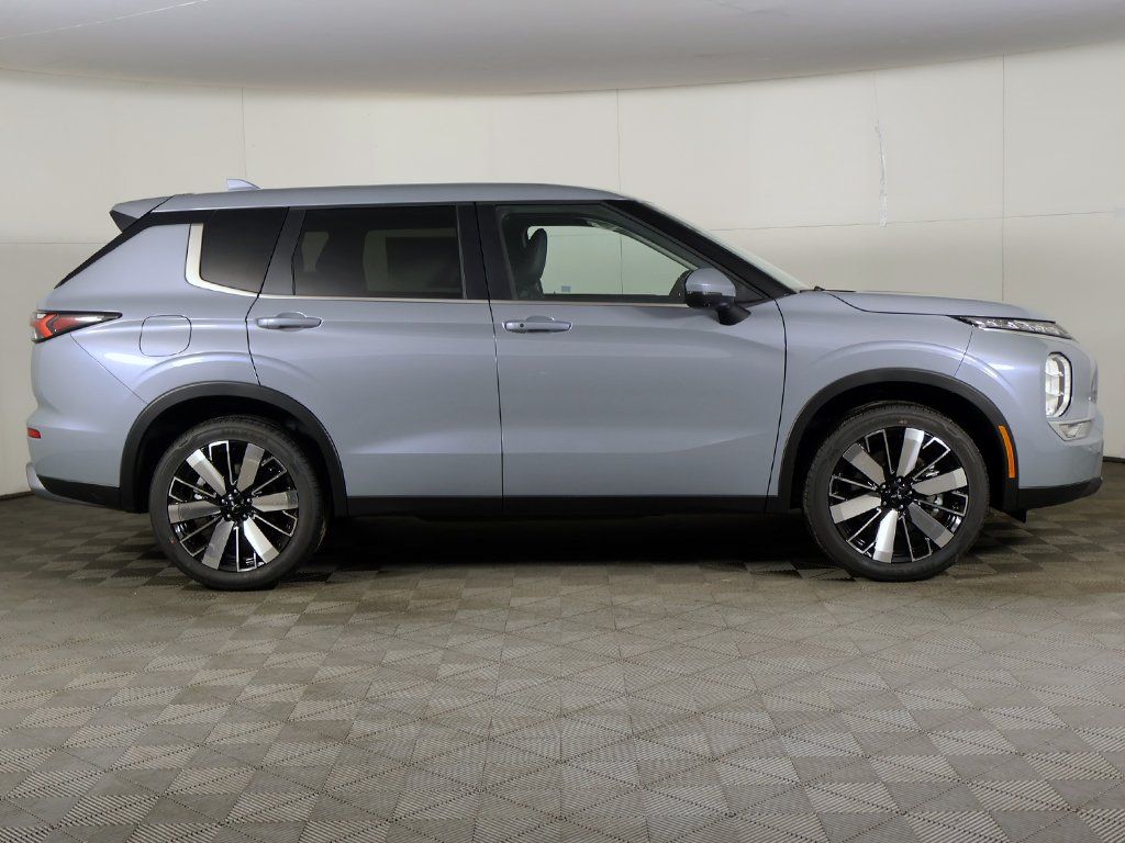 New 2026 Gray Mitsubishi SE image 20