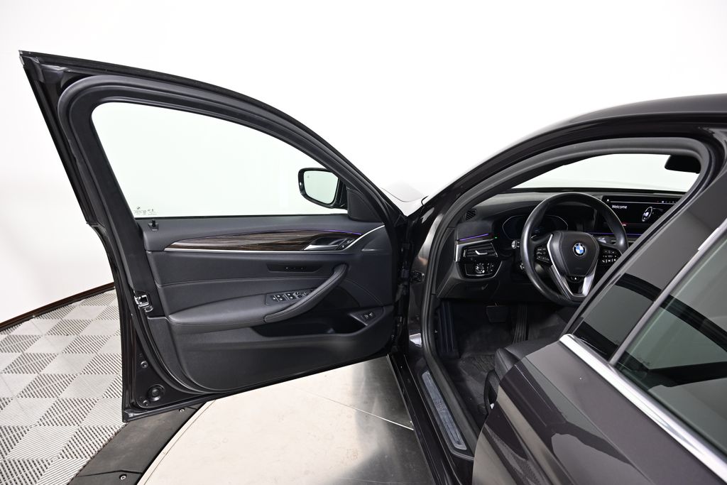 Thumbnail: 2022 BMW 5 Series - 21