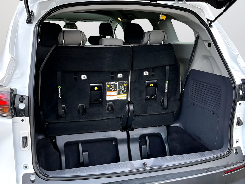 Used 2023 Toyota Sienna LE 4D Passenger Van