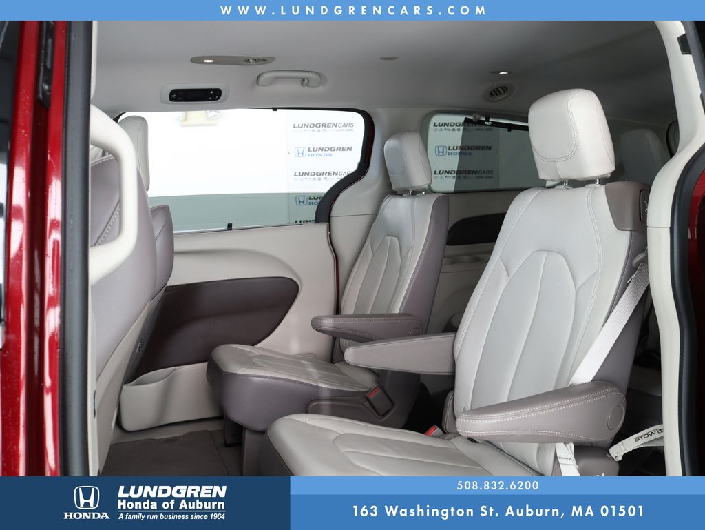 2017 Chrysler Pacifica Touring L 10