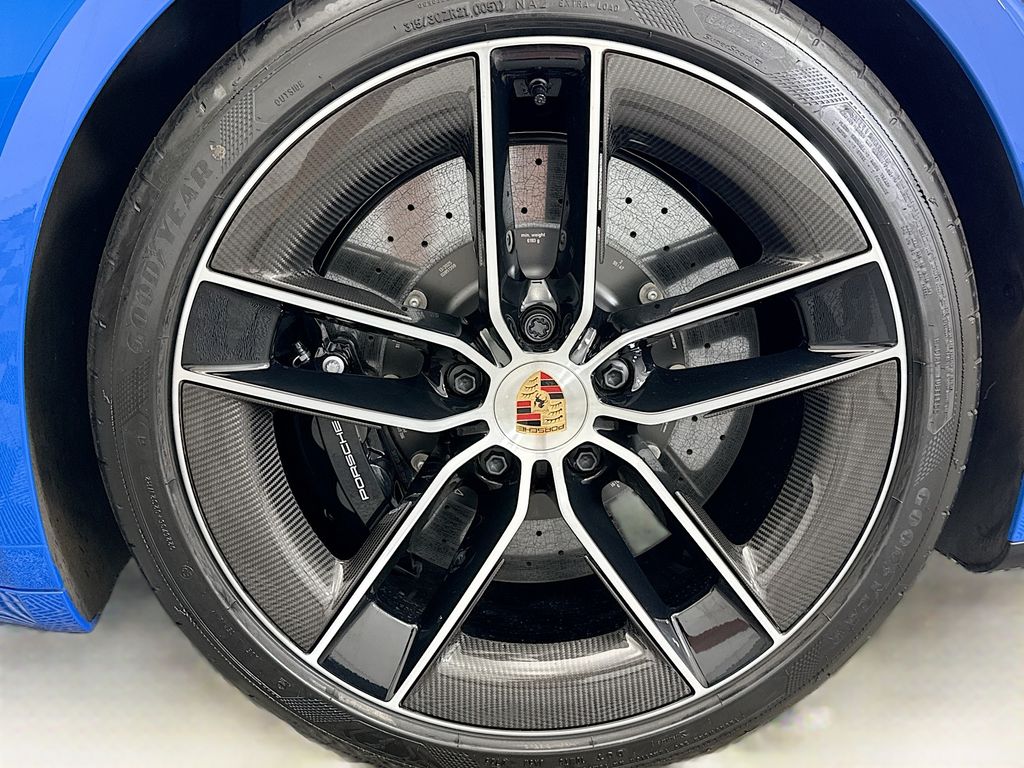 Thumbnail: 2025 Porsche 911 - 30