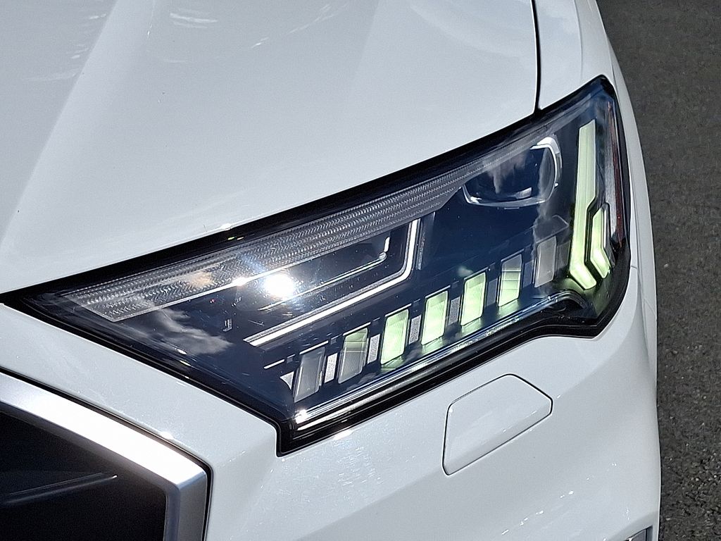 Thumbnail: 2023 Audi SQ7 - 9