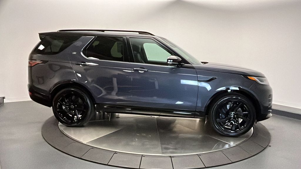 2024 Land Rover Discovery Dynamic SE 6