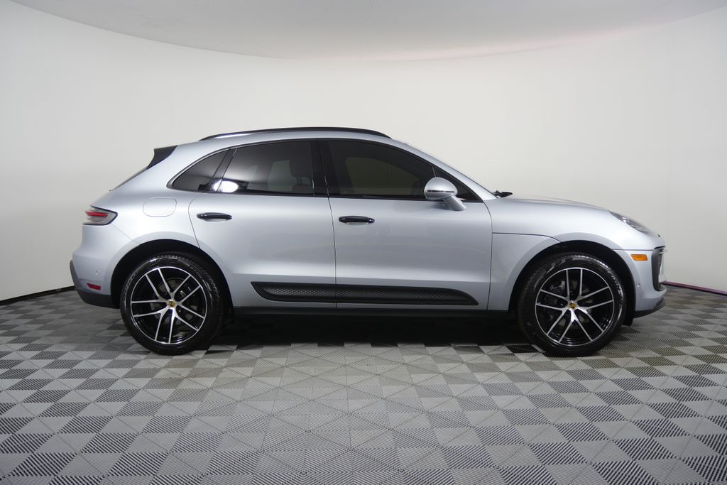 Thumbnail: 2022 Porsche Macan - 2