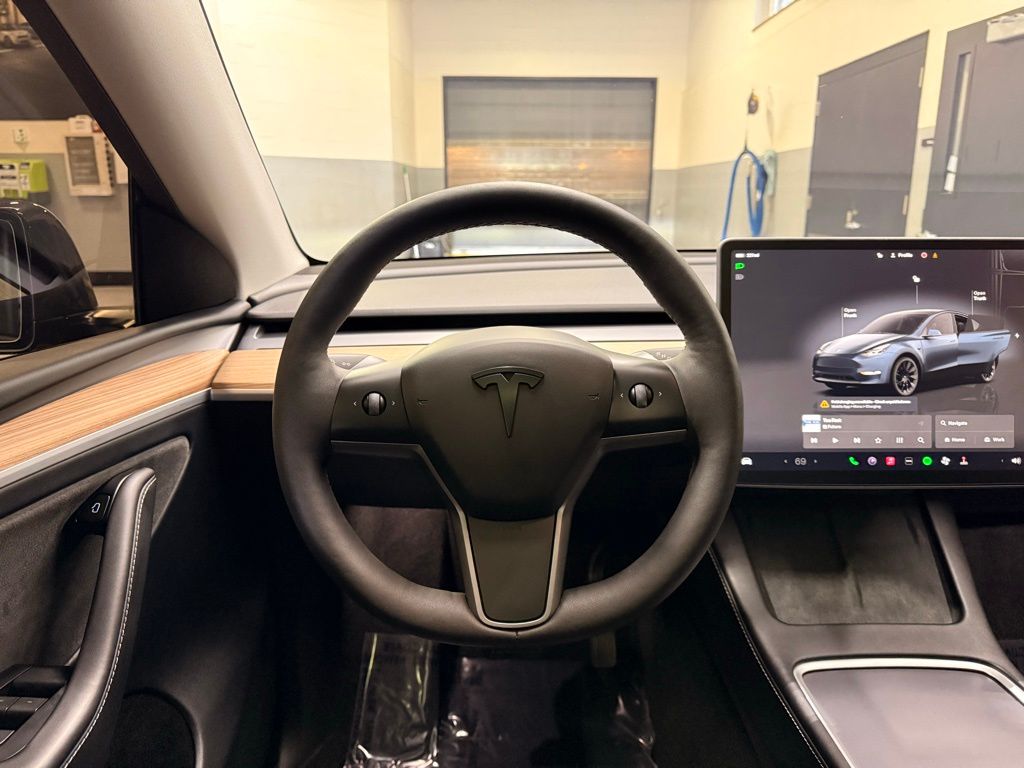 2024 Tesla Model Y Long Range 24