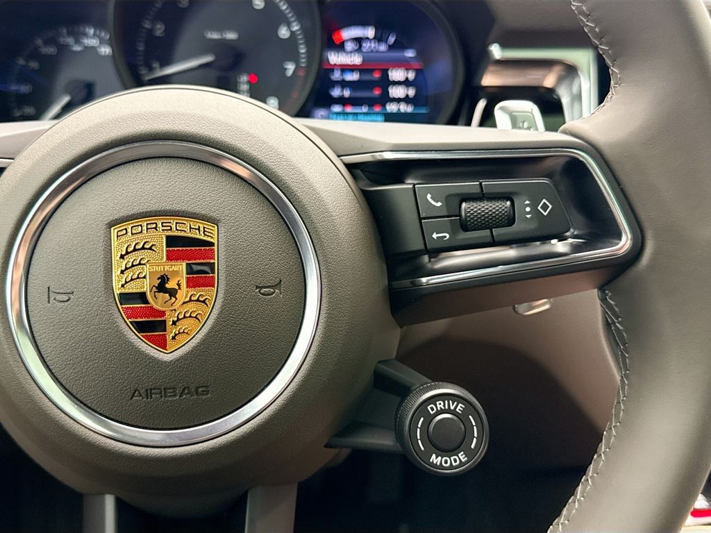Thumbnail: 2026 Porsche Macan - 14