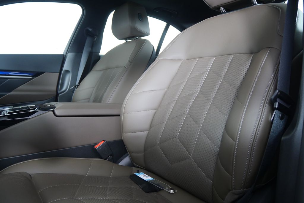 Thumbnail: 2025 BMW i5 - 12