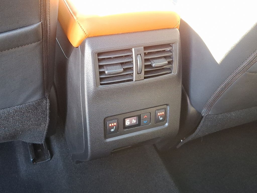 Thumbnail: 2022 Mitsubishi Outlander - 11