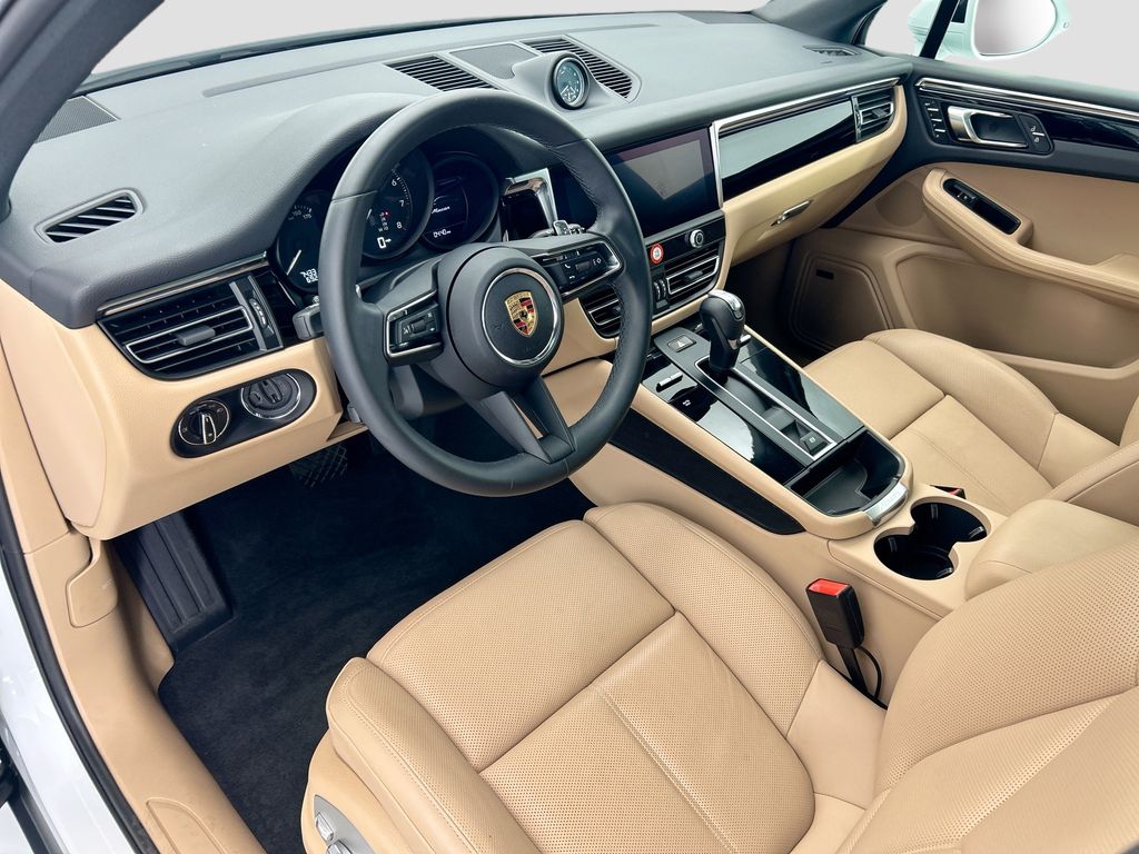 Thumbnail: 2025 Porsche Macan - 4