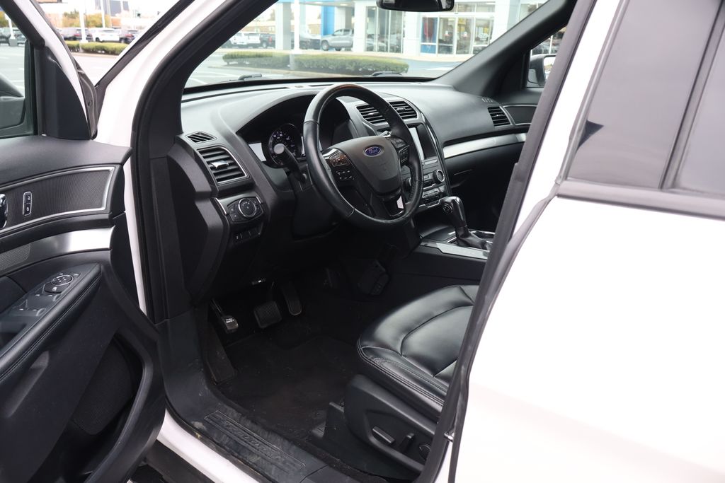 Thumbnail: 2019 Ford Explorer - 11