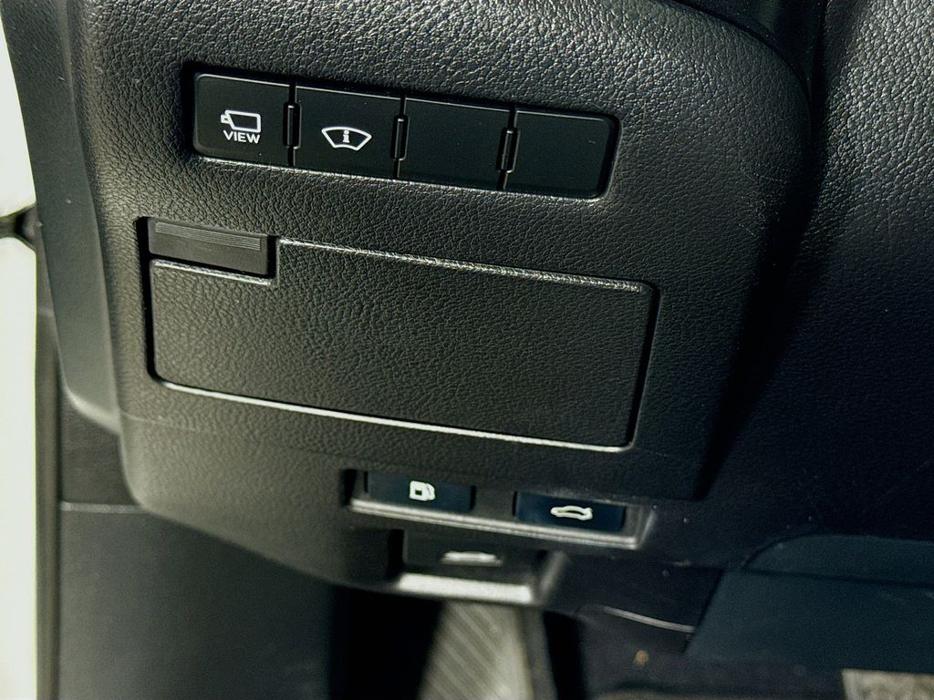 Thumbnail: 2021 Lexus ES - 10