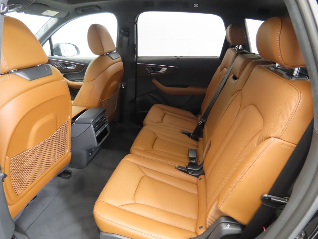 Thumbnail: 2025 Audi Q7 - 22