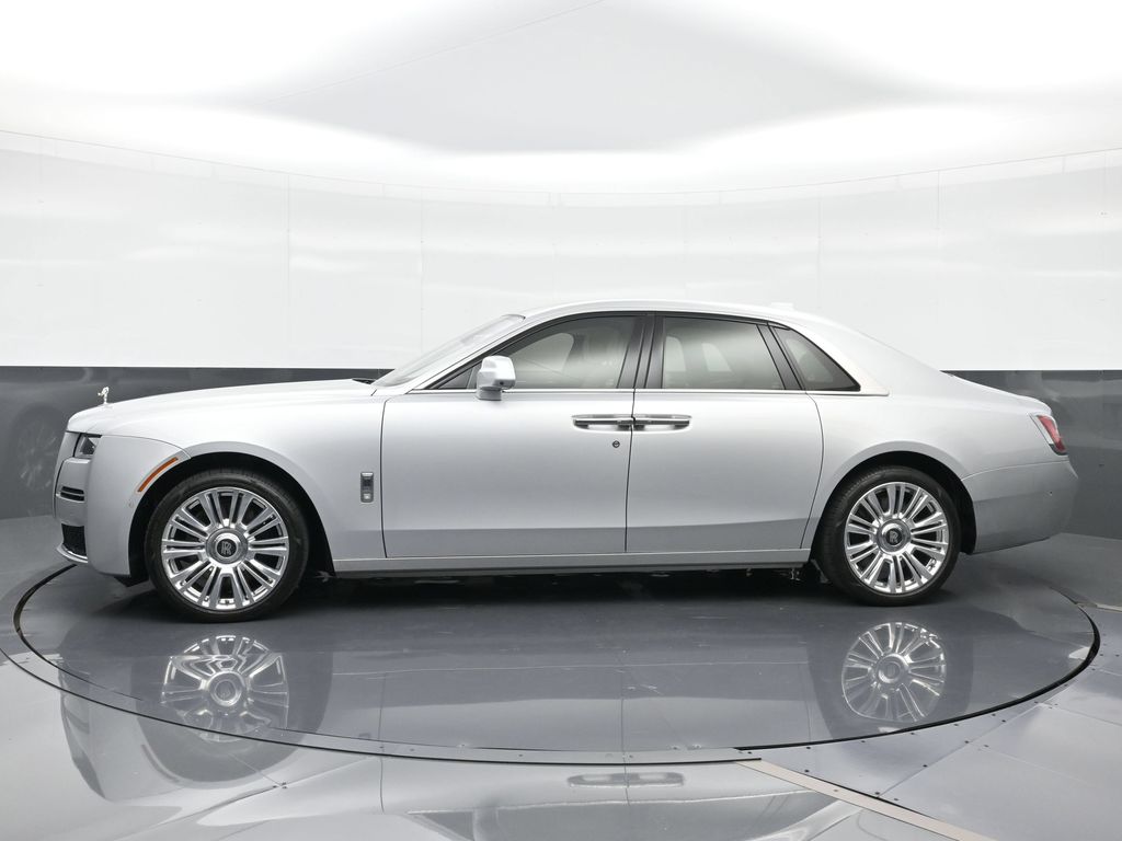 Certified Used 2022 White Rolls-Royce  image 3