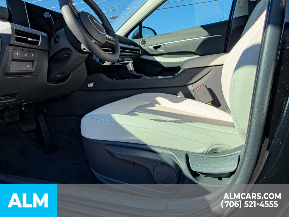 Certified Used 2025 Black Hyundai SE image 14
