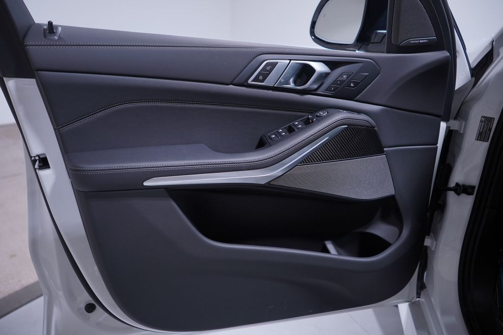 Thumbnail: 2026 BMW X5 - 10