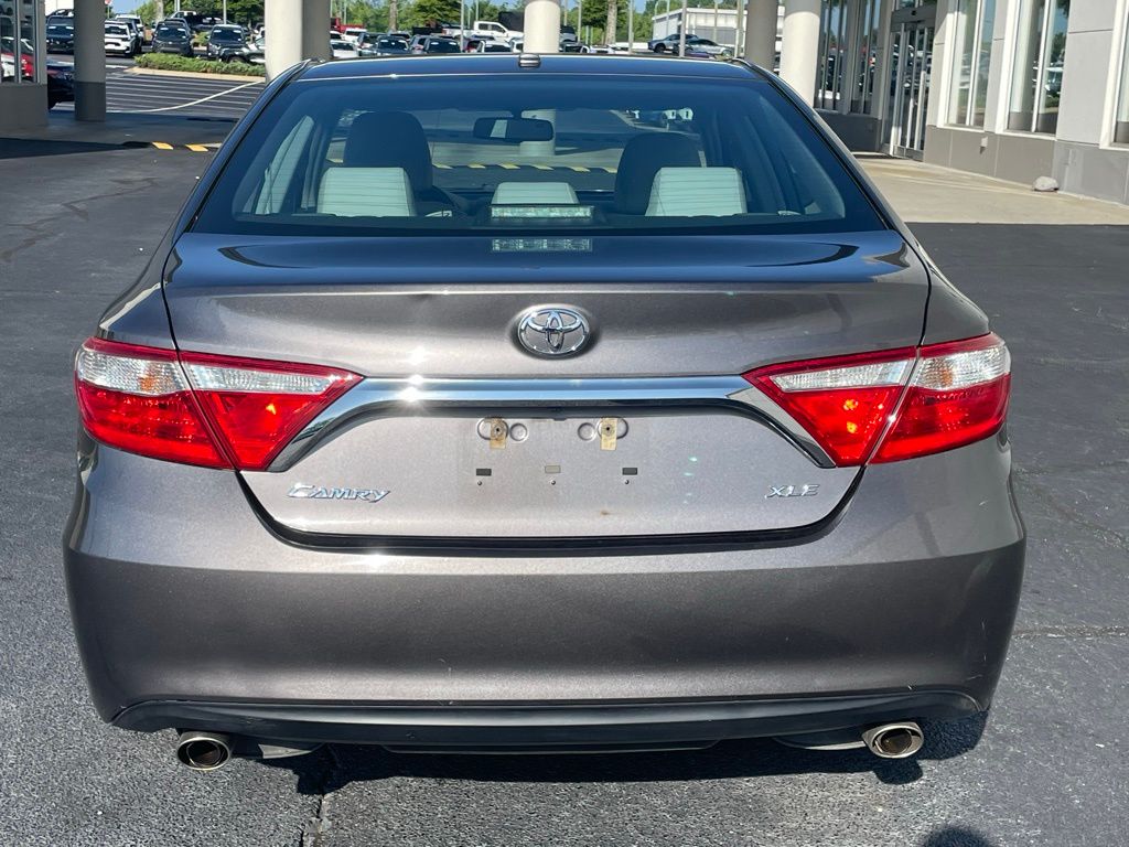 2016 Toyota Camry XLE 4