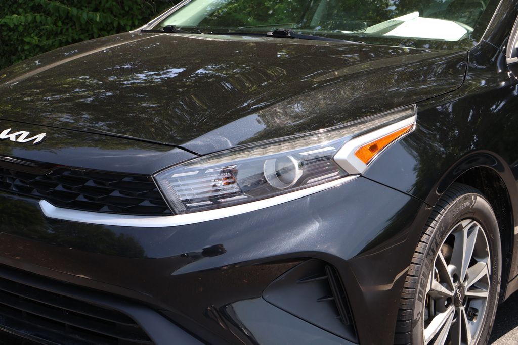Thumbnail: 2024 Kia Forte - 3