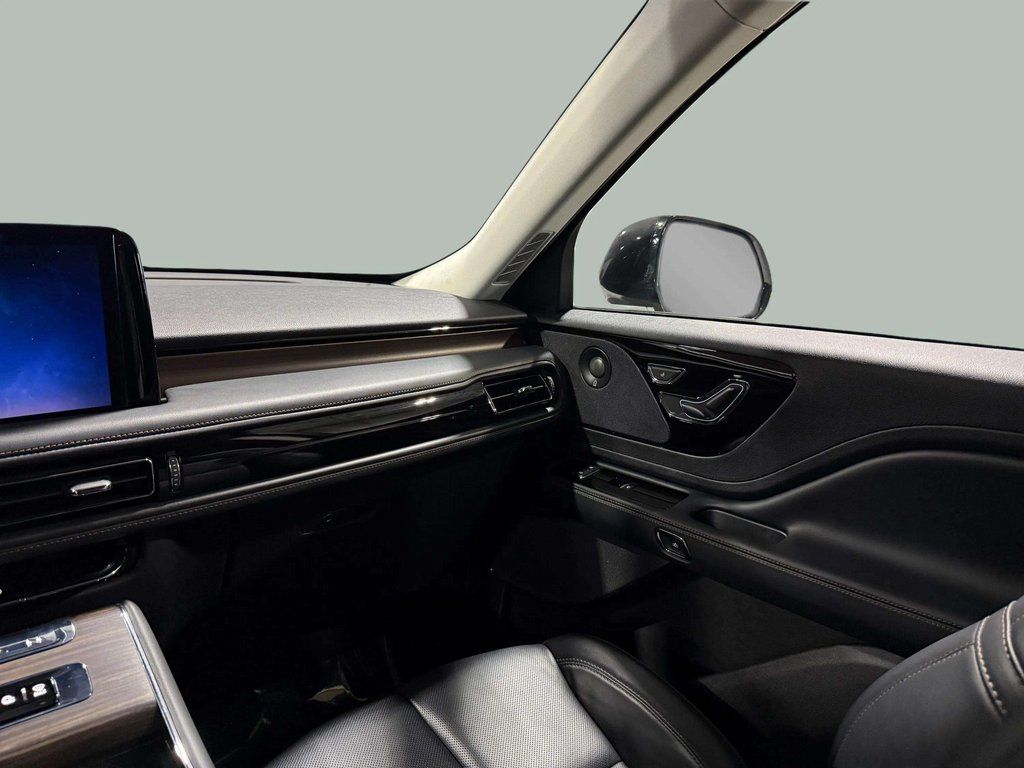 Certified Used 2025 Pristine White Metallic Tri-Coat Lincoln Reserve image 21