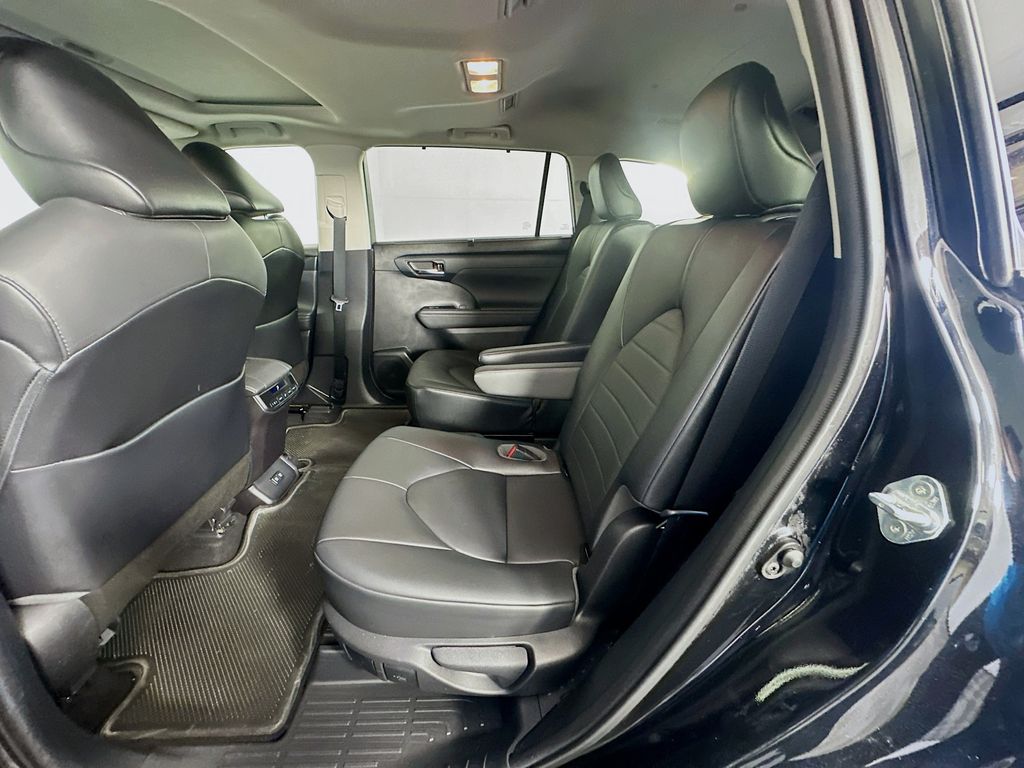 Thumbnail: 2021 Toyota Highlander - 24