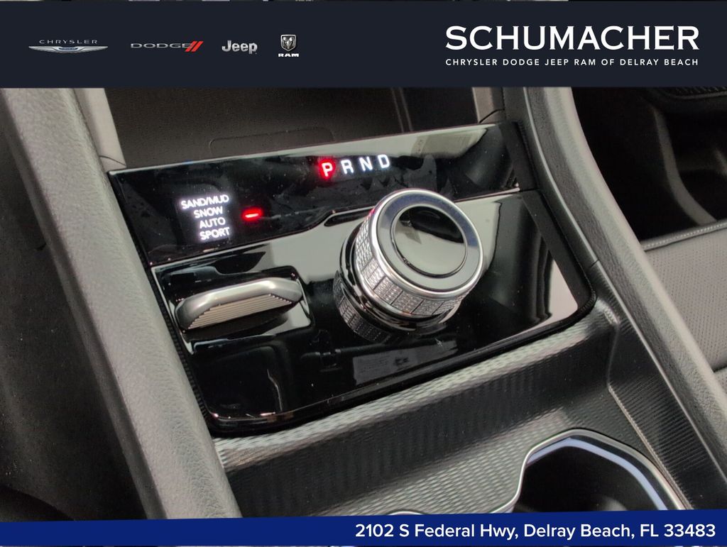 new 2025 Jeep Grand Cherokee car, priced at $48,680