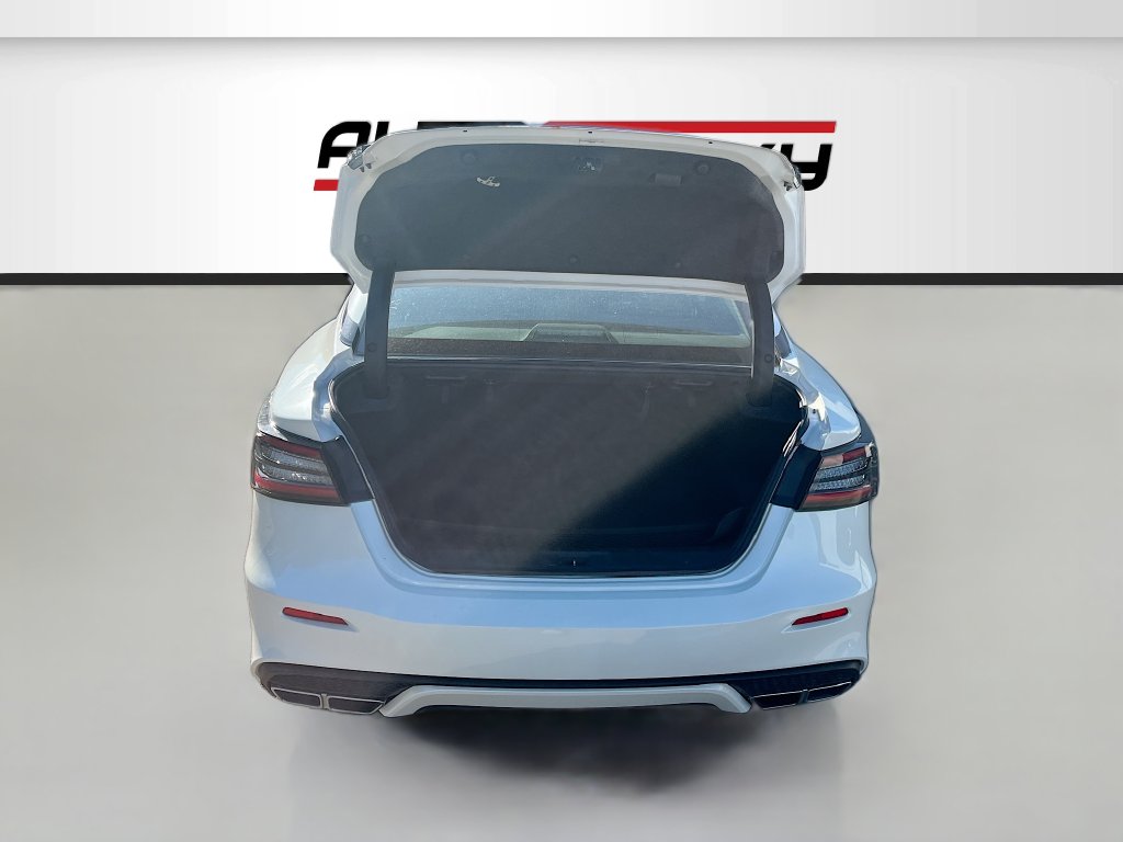 Used 2019 White Nissan 3.5 S image 23