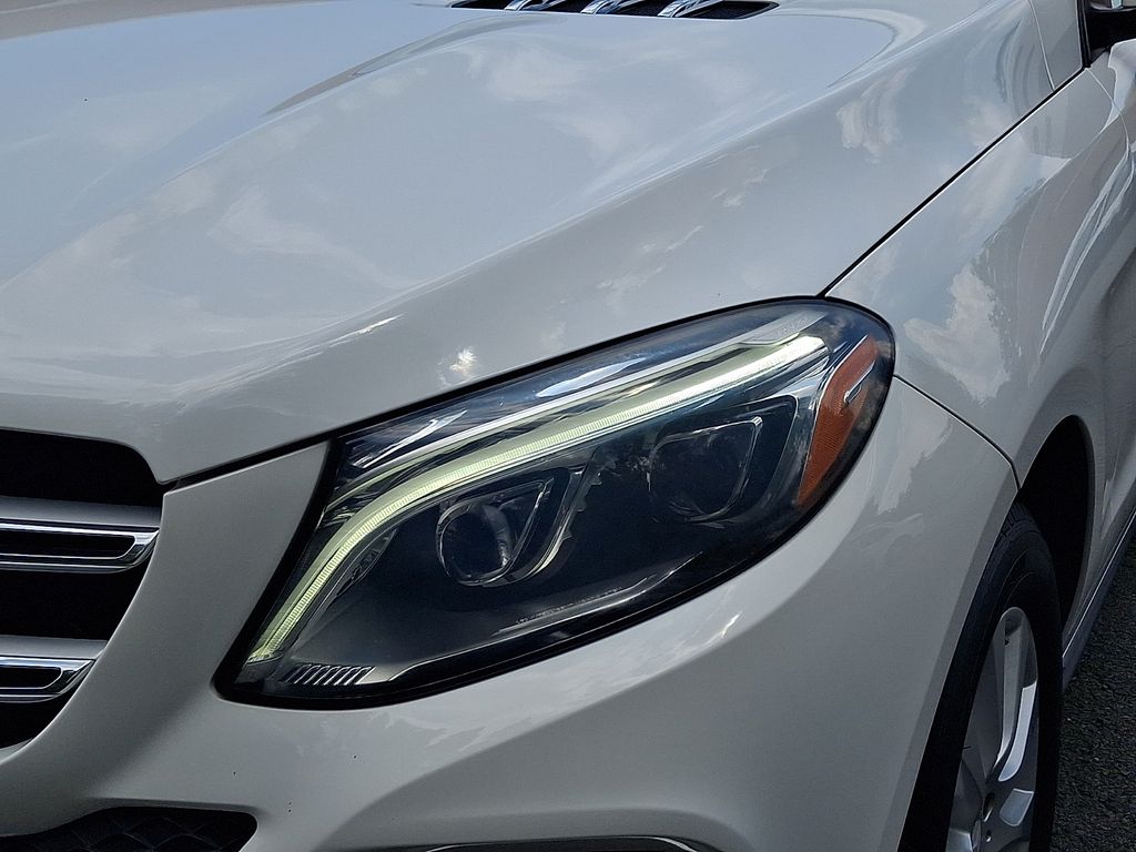 Thumbnail: 2016 Mercedes-Benz GLE - 9