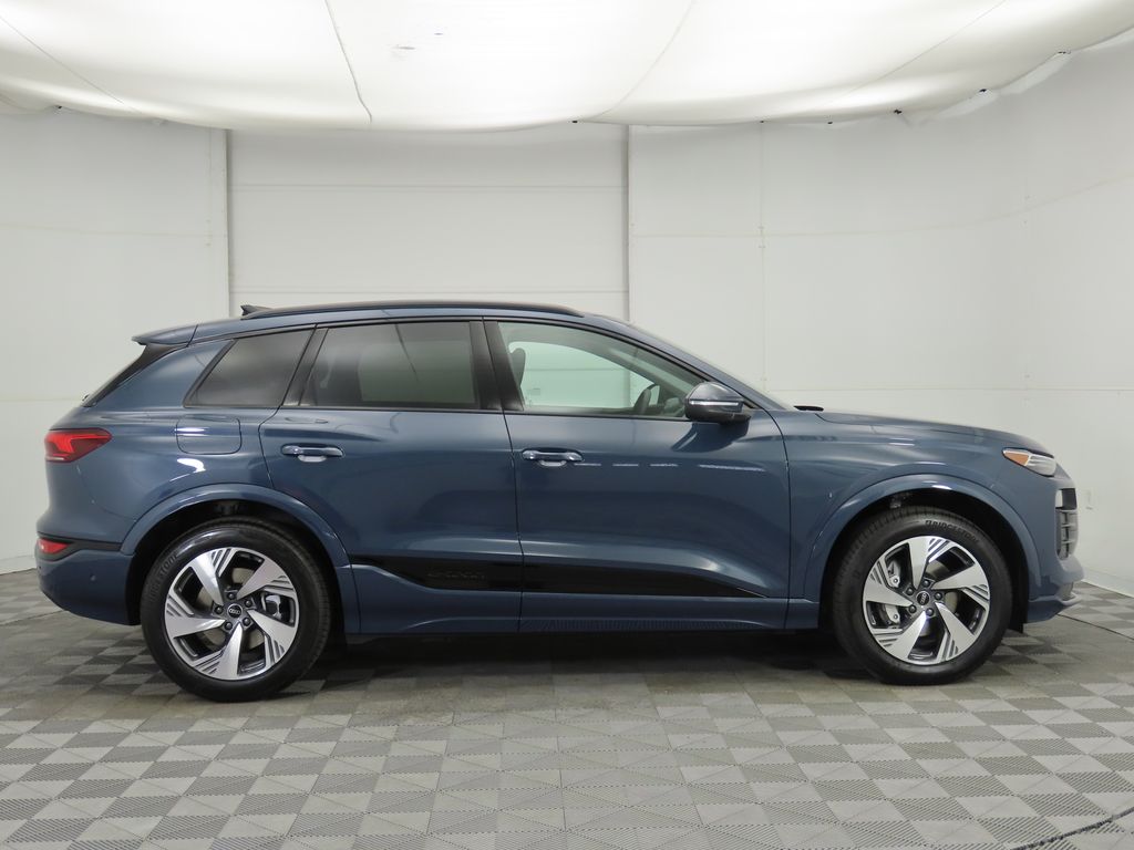 Thumbnail: 2025 Audi Q6 e-tron - 4