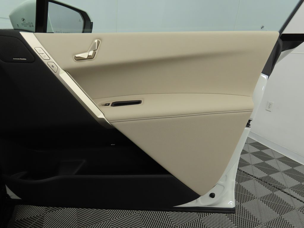 2025 BMW iX xDrive50 25