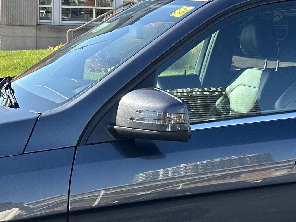 Thumbnail: 2012 Mercedes-Benz M-Class - 13