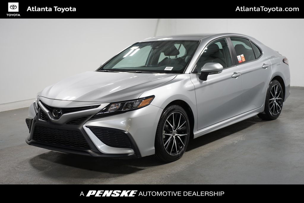 2023 Toyota Camry SE Hero Image