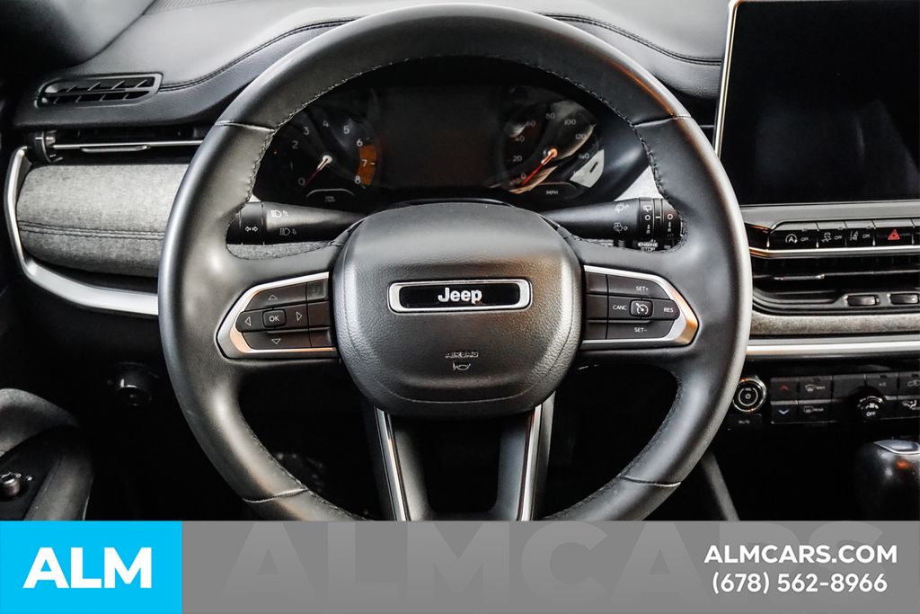 Used 2024 White Jeep Latitude image 23