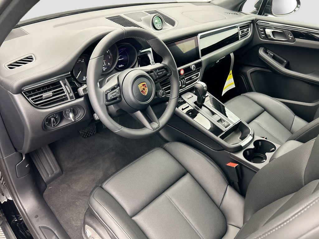 Thumbnail: 2026 Porsche Macan - 4